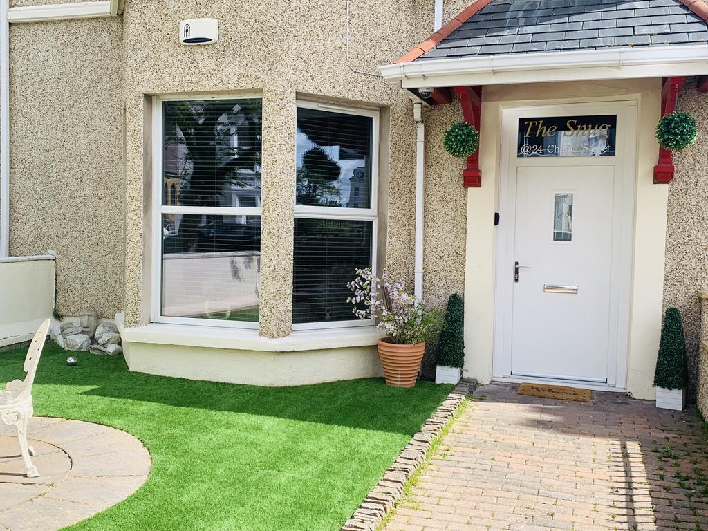 The Snug Garden Apartment room 6